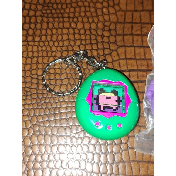 McDonalds Tamagotchi 1998 - Picture 2 of 4